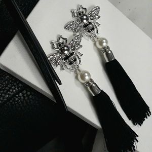 Bee dangling earrings